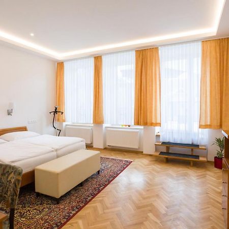Luxusni Velky Apartman S Terasou V Centru Litomysle Екстер'єр фото