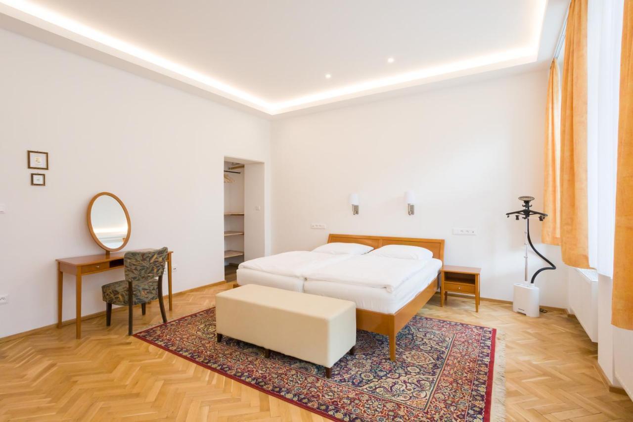 Luxusni Velky Apartman S Terasou V Centru Litomysle Екстер'єр фото