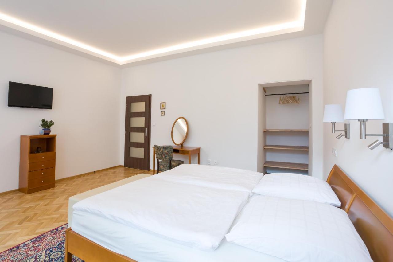 Luxusni Velky Apartman S Terasou V Centru Litomysle Екстер'єр фото