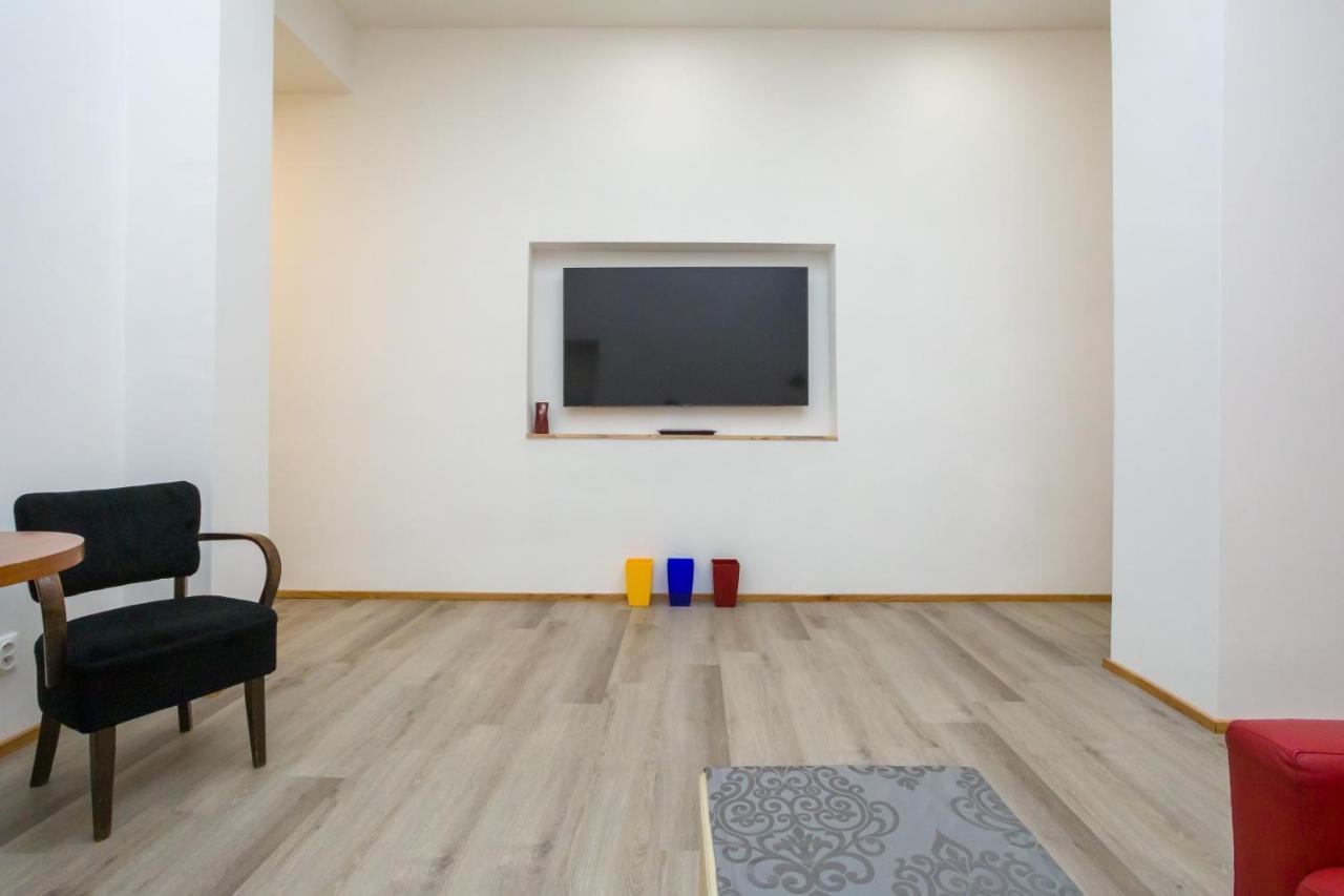 Luxusni Velky Apartman S Terasou V Centru Litomysle Екстер'єр фото